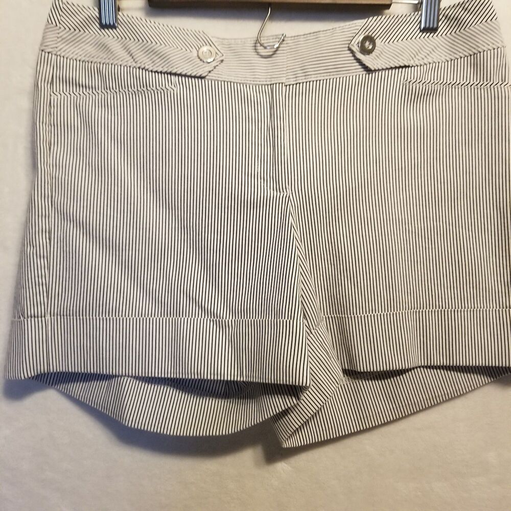 White House Black Market 8 Shorts Pinstripe Black White 9in Inseam Nautical